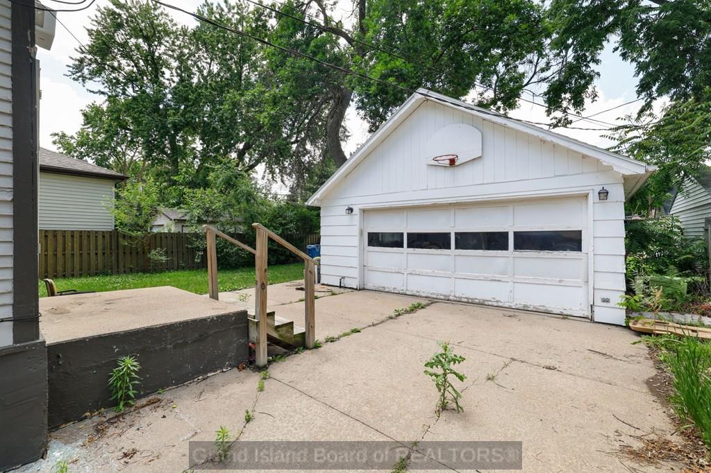835 N Cedar Avenue