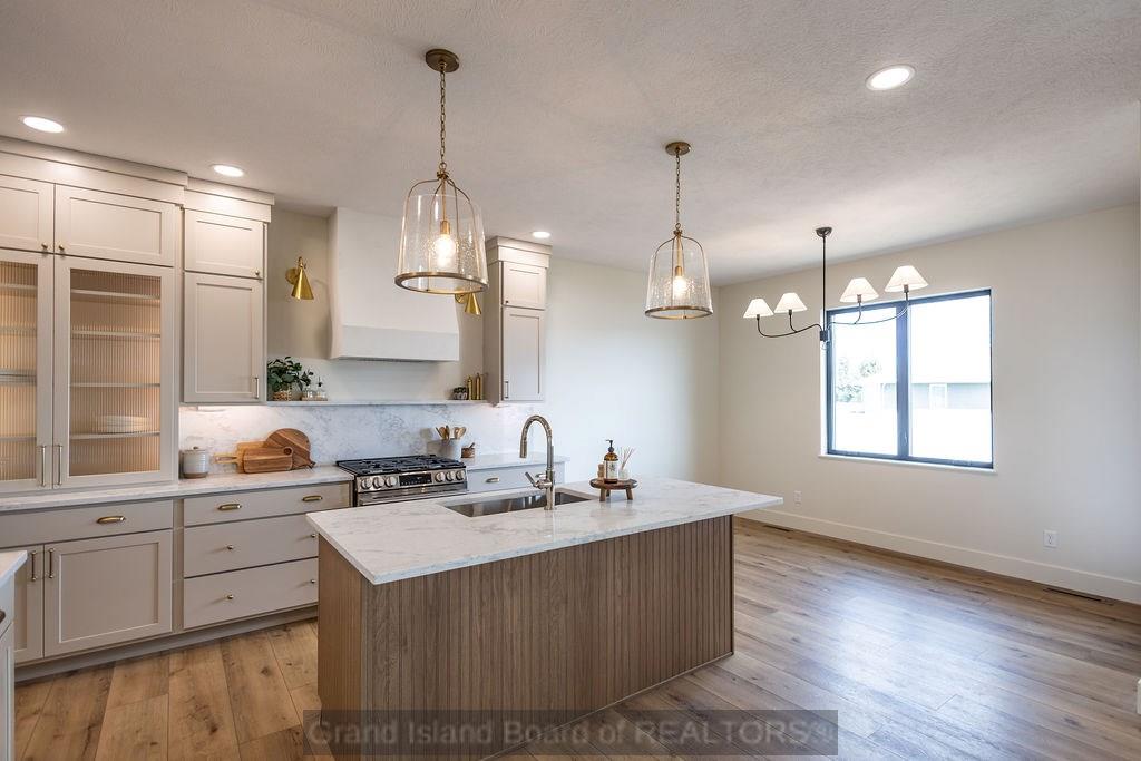 3309 Torrey Pines Place