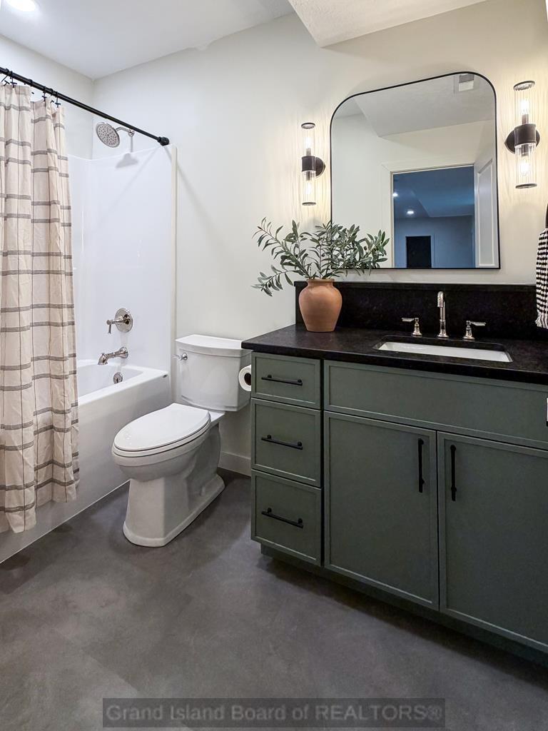 3309 Torrey Pines Place