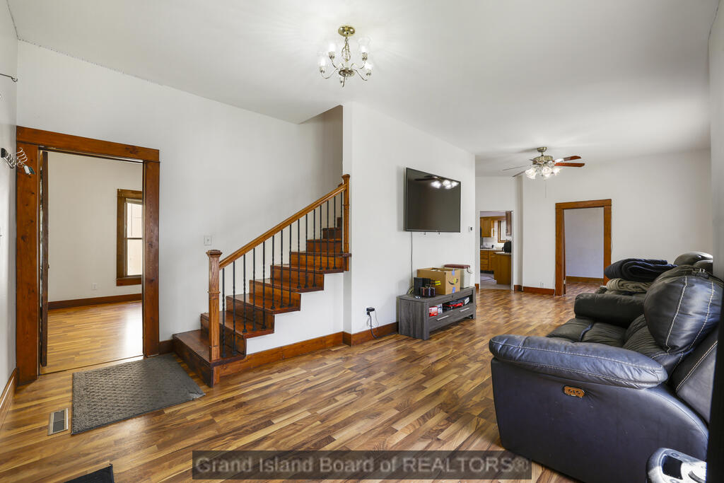 418 E 6th Street