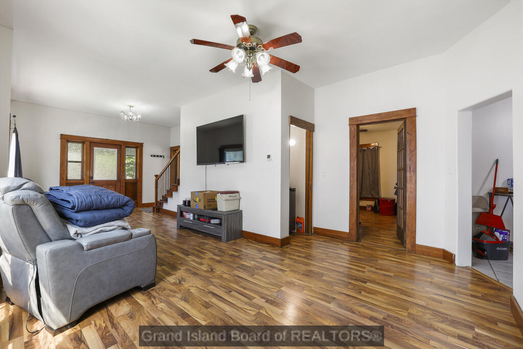 418 E 6th Street