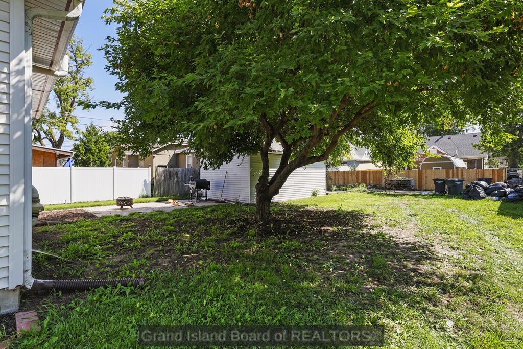 418 E 6th Street