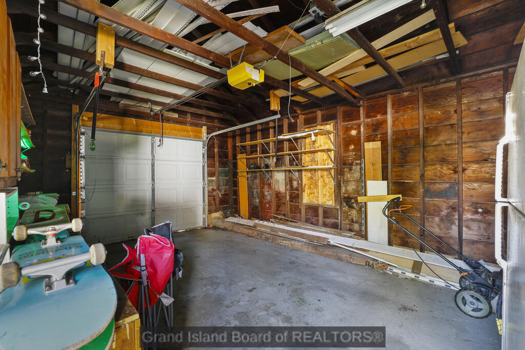 418 E 6th Street
