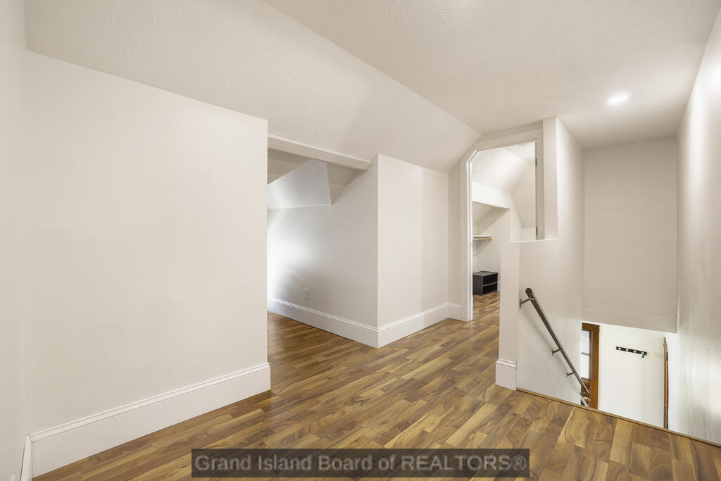 418 E 6th Street