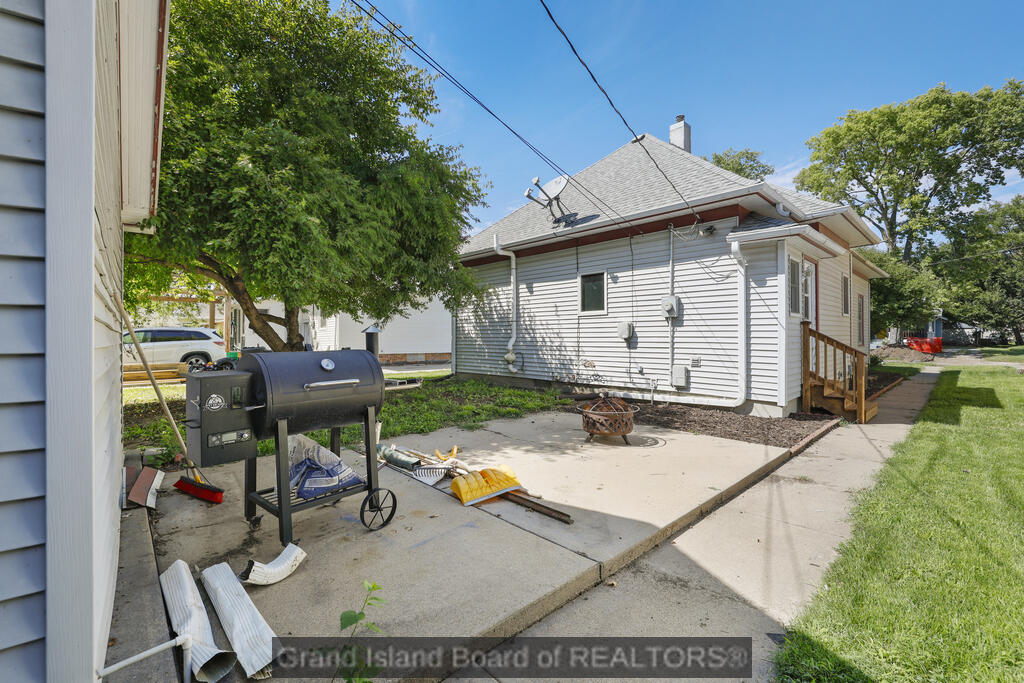 418 E 6th Street