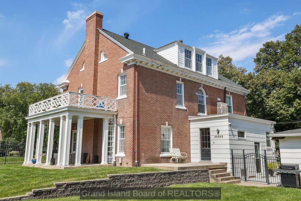 850 N Burlington Avenue