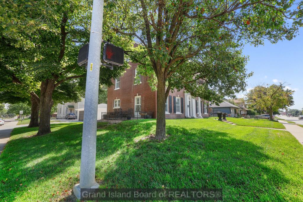 850 N Burlington Avenue