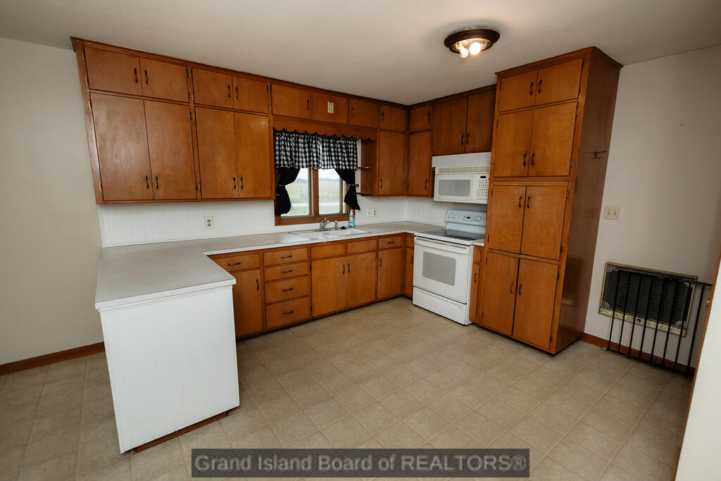 673 Friend Road, St. Paul