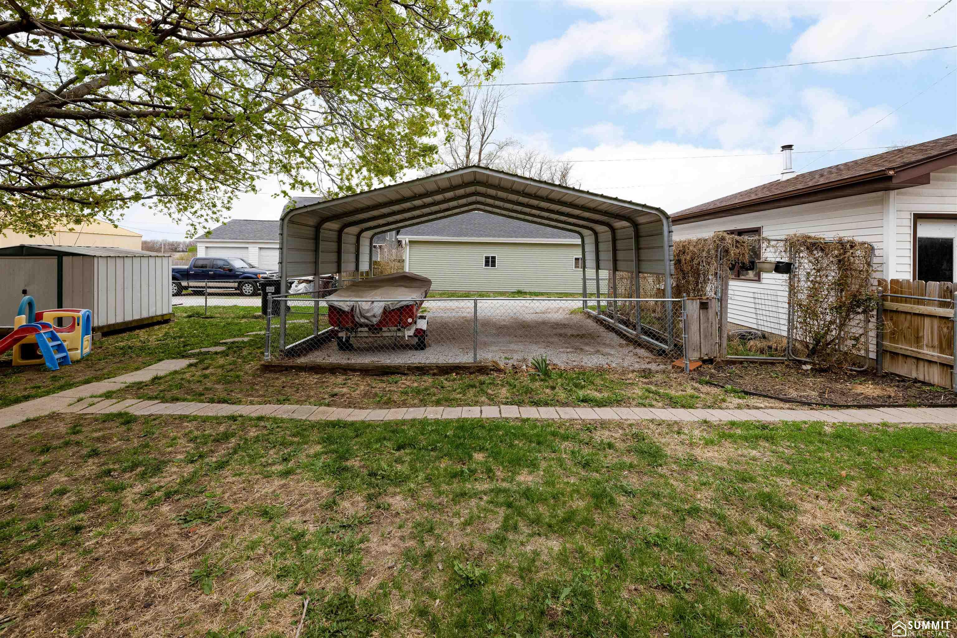 809 S 4th Street