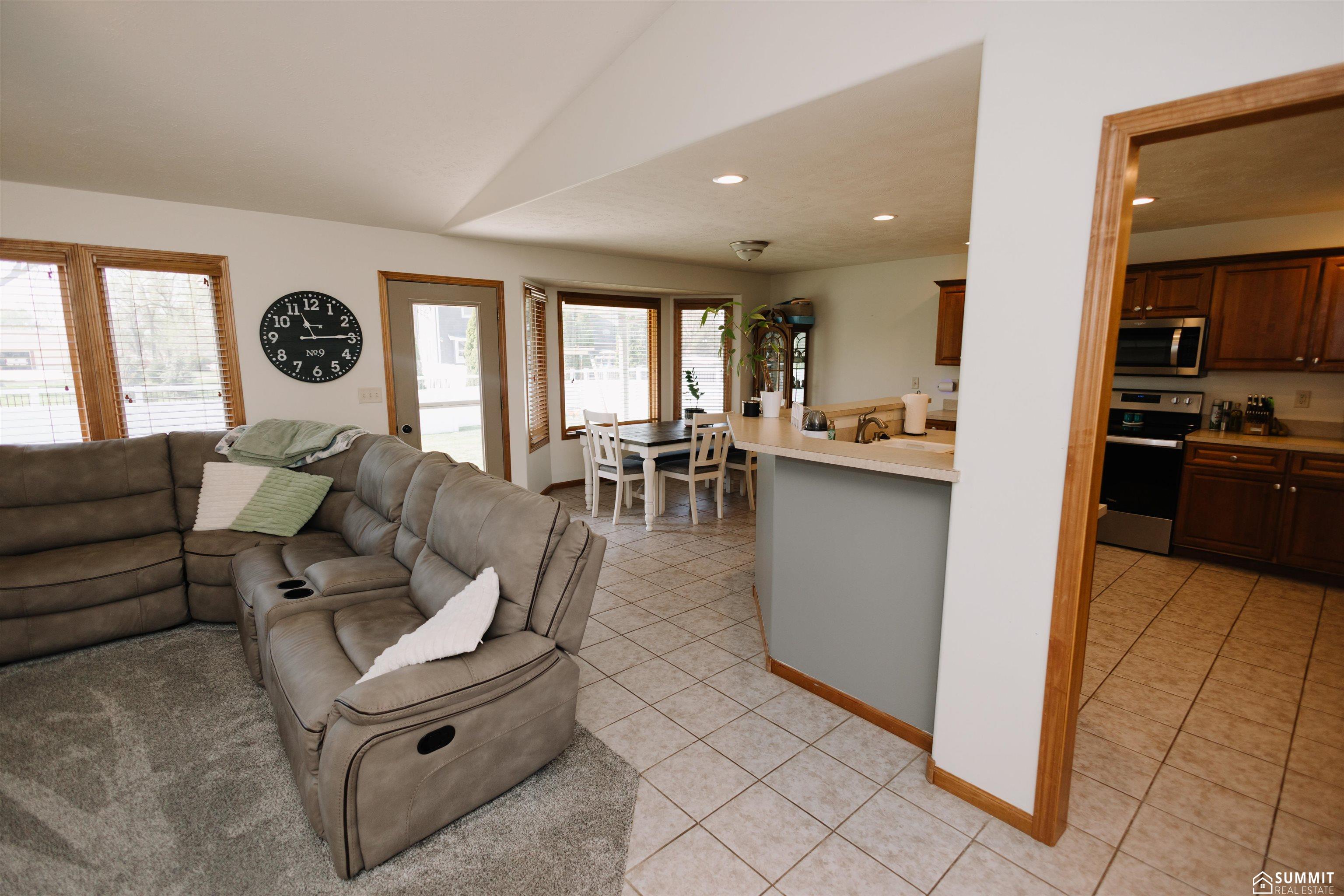 123 Meadowlark Circle