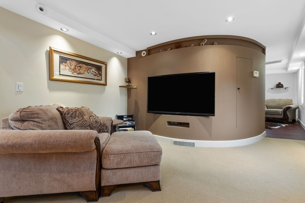 11 Bartlett Place