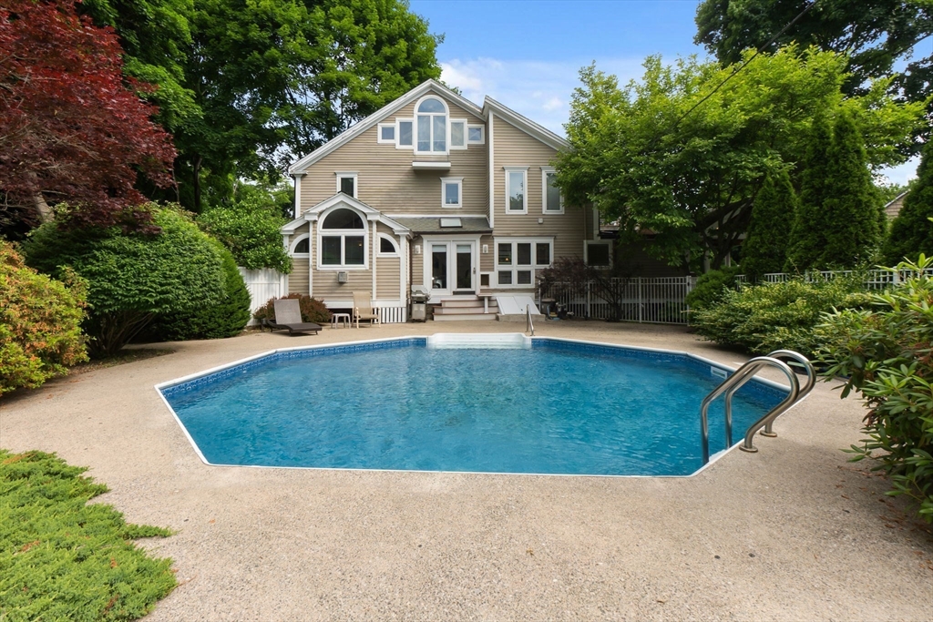 11 Bartlett Place