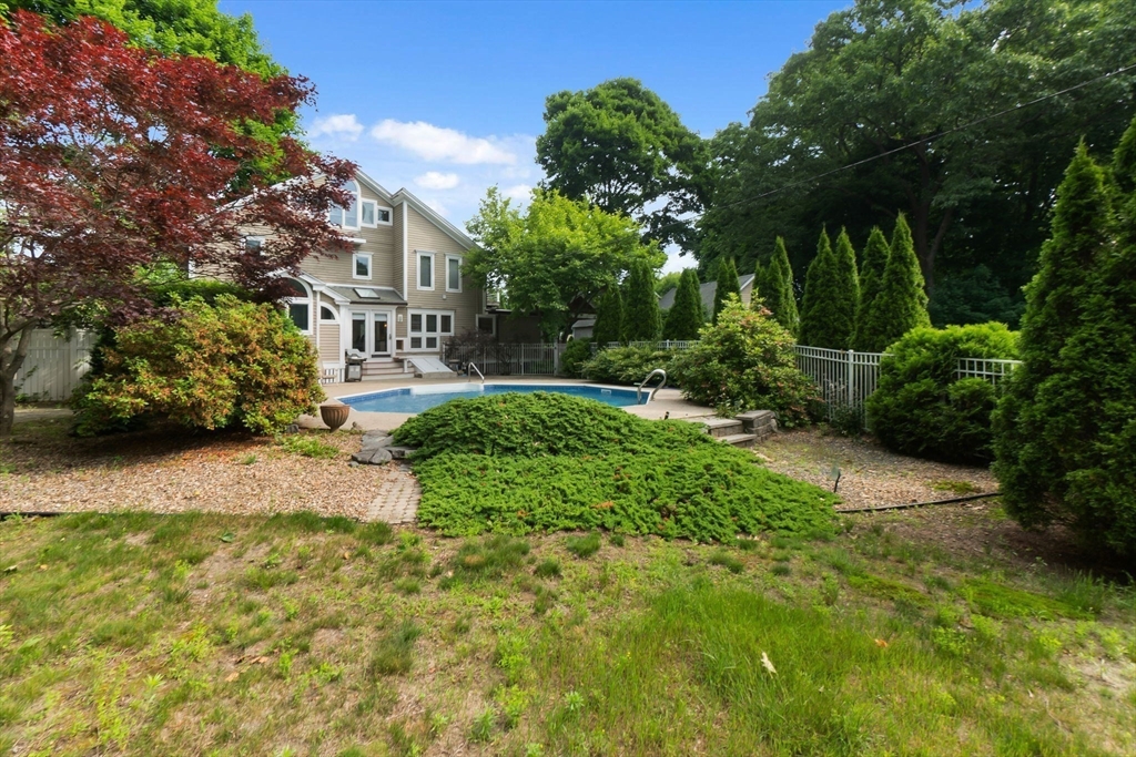 11 Bartlett Place