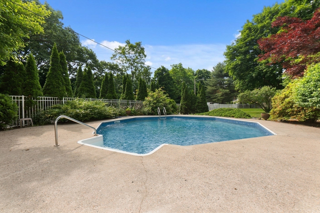 11 Bartlett Place
