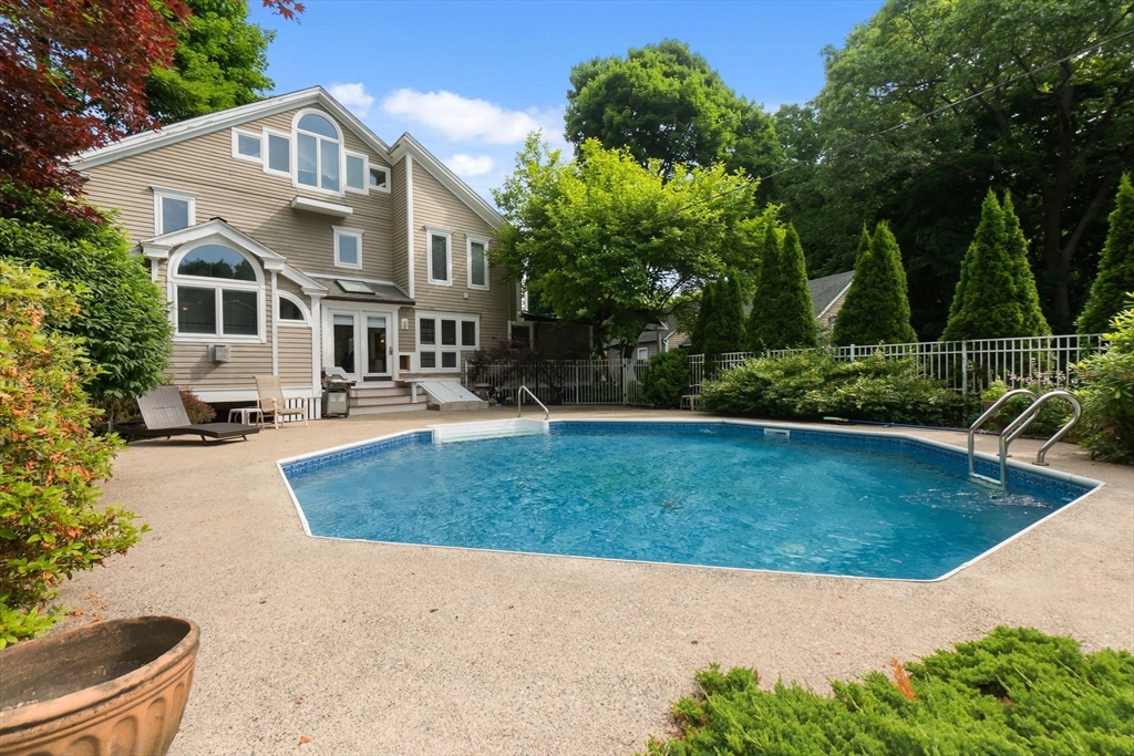 11 Bartlett Place