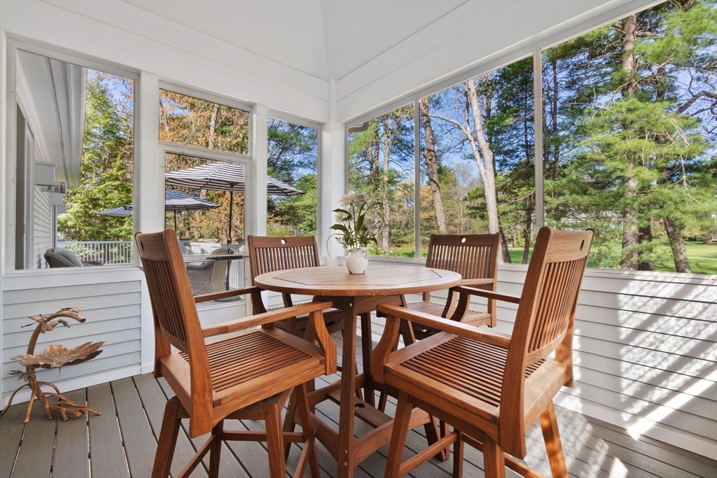 32 Southpoint Ln