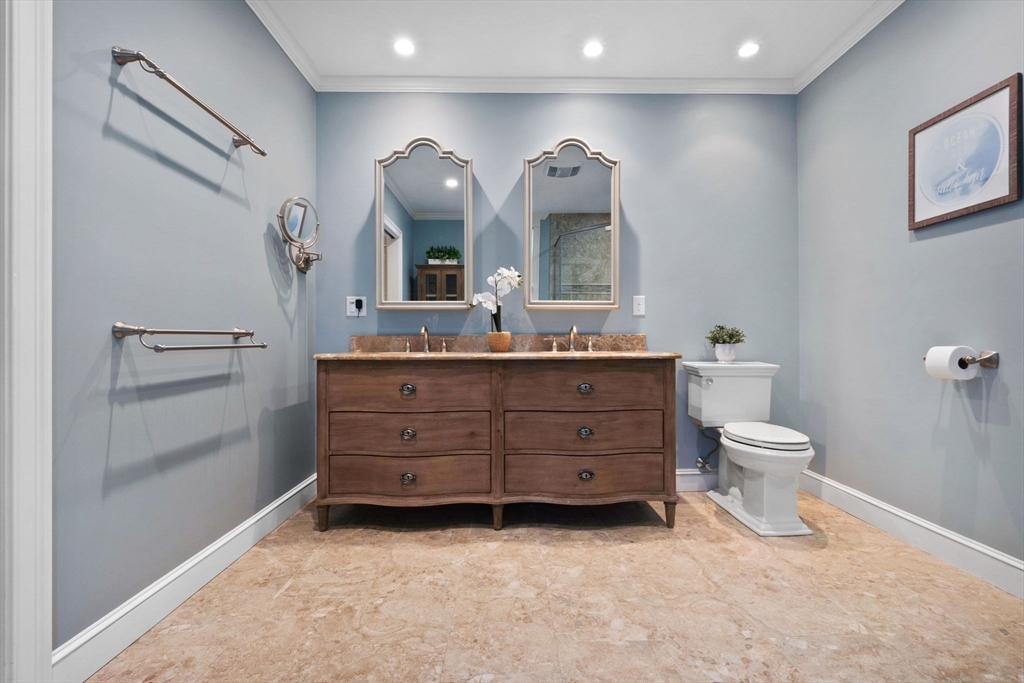32 Southpoint Ln