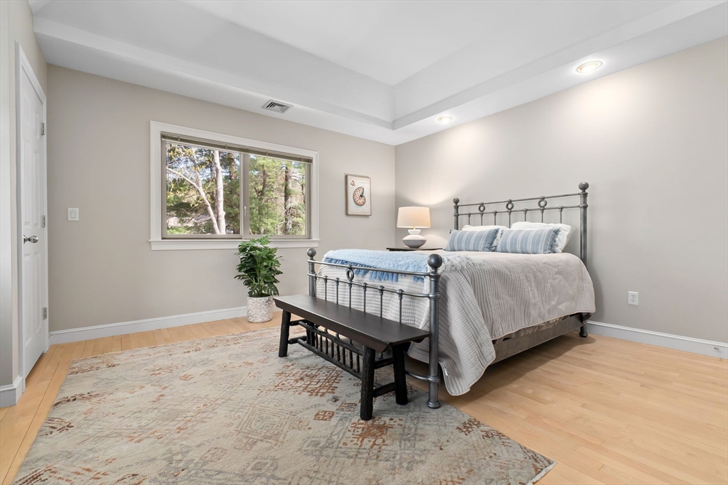 32 Southpoint Ln