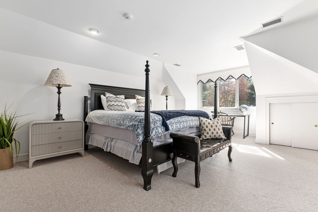 32 Southpoint Ln