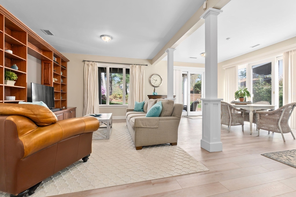 32 Southpoint Ln