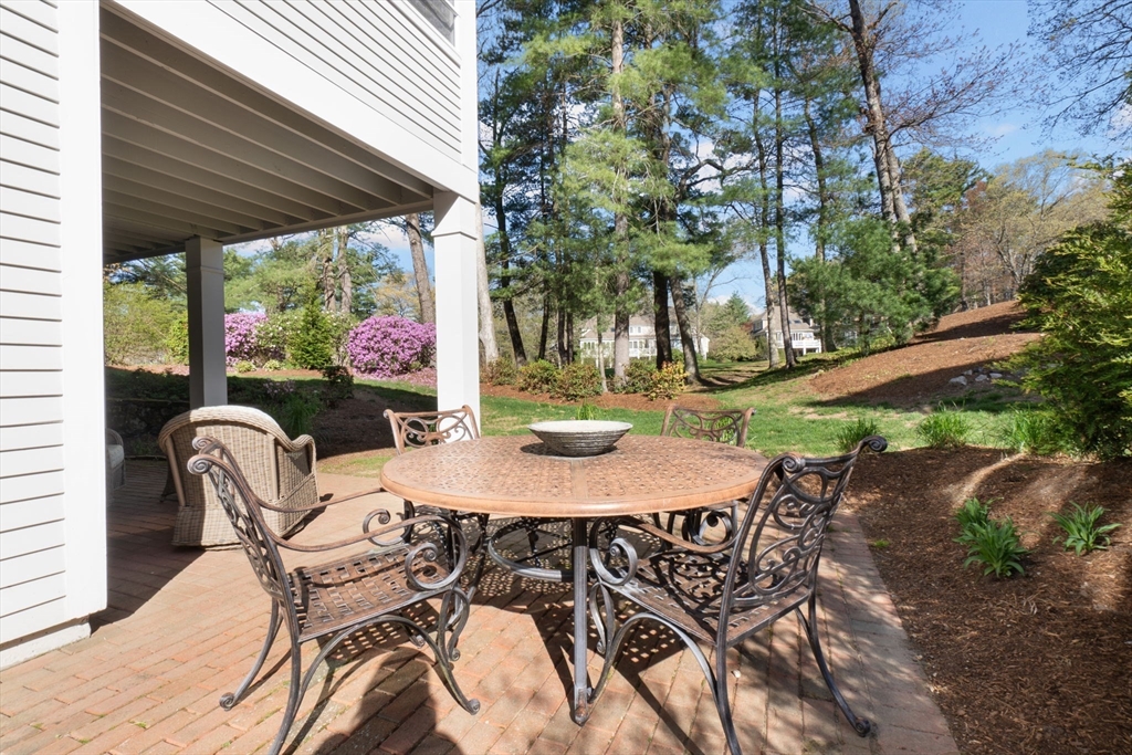 32 Southpoint Ln