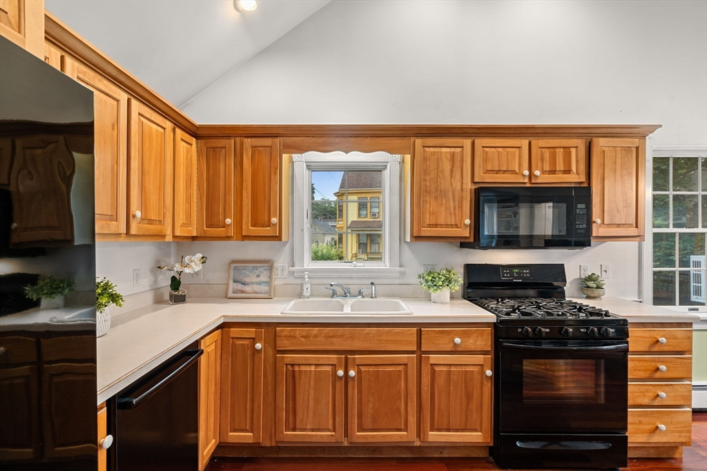 65 Bromfield St