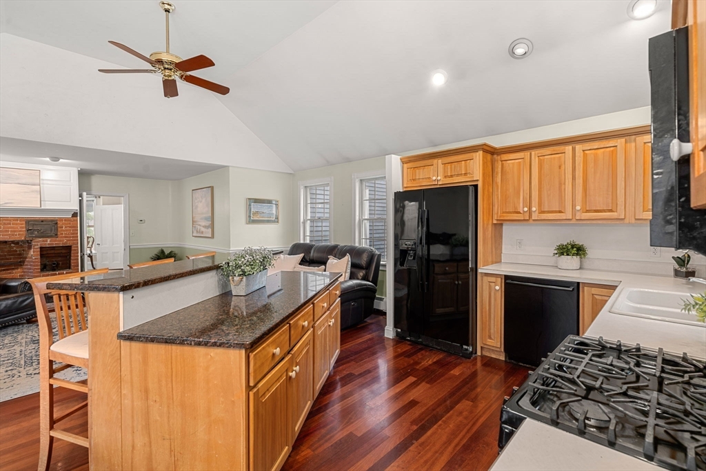 65 Bromfield St