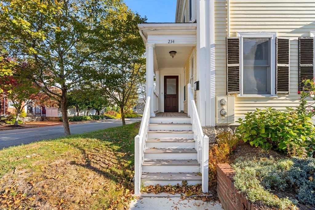 234 High St # B, Newburyport Unit: B