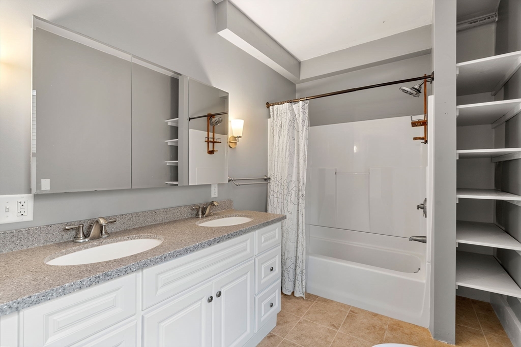 234 High St # B, Newburyport Unit: B