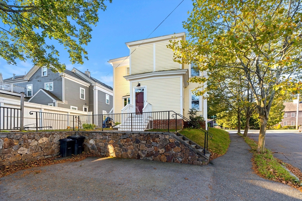 234 High St # B, Newburyport Unit: B