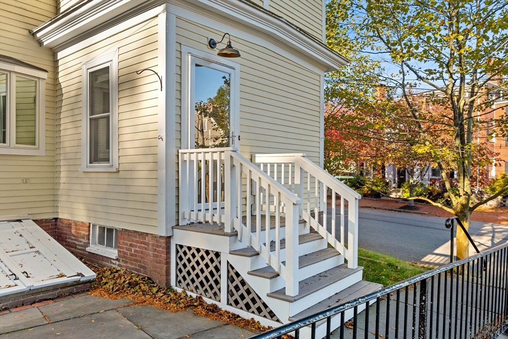 234 High St # B, Newburyport Unit: B