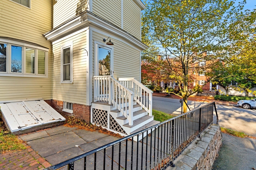 234 High St # B, Newburyport Unit: B