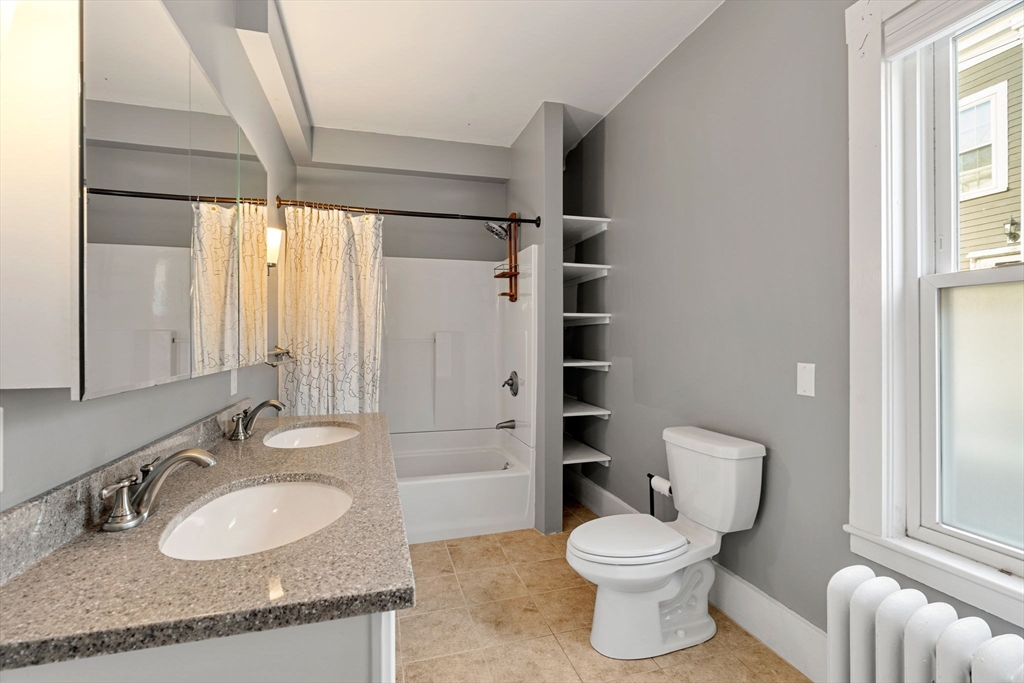 234 High St # B, Newburyport Unit: B