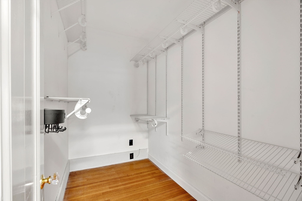 234 High St # B, Newburyport Unit: B