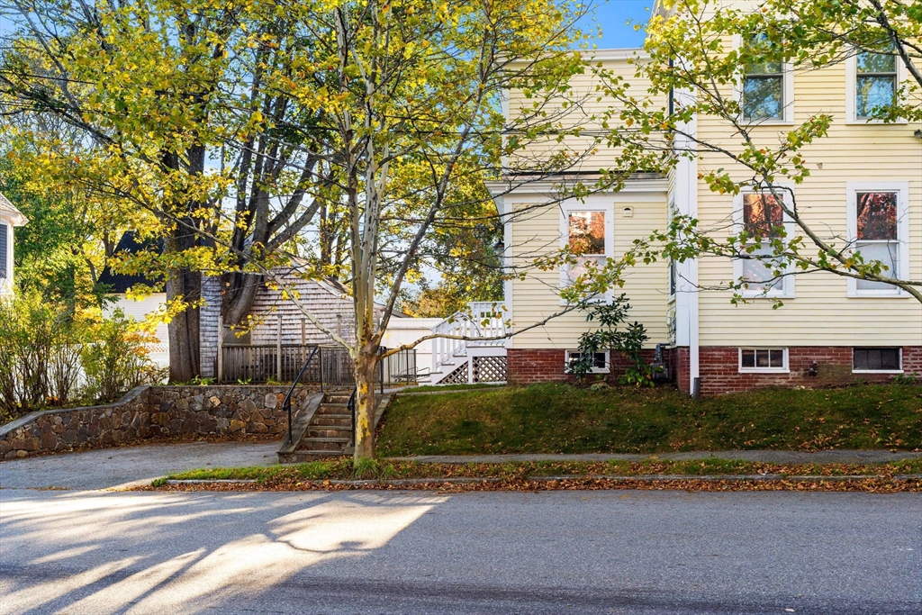 234 High St # B, Newburyport Unit: B