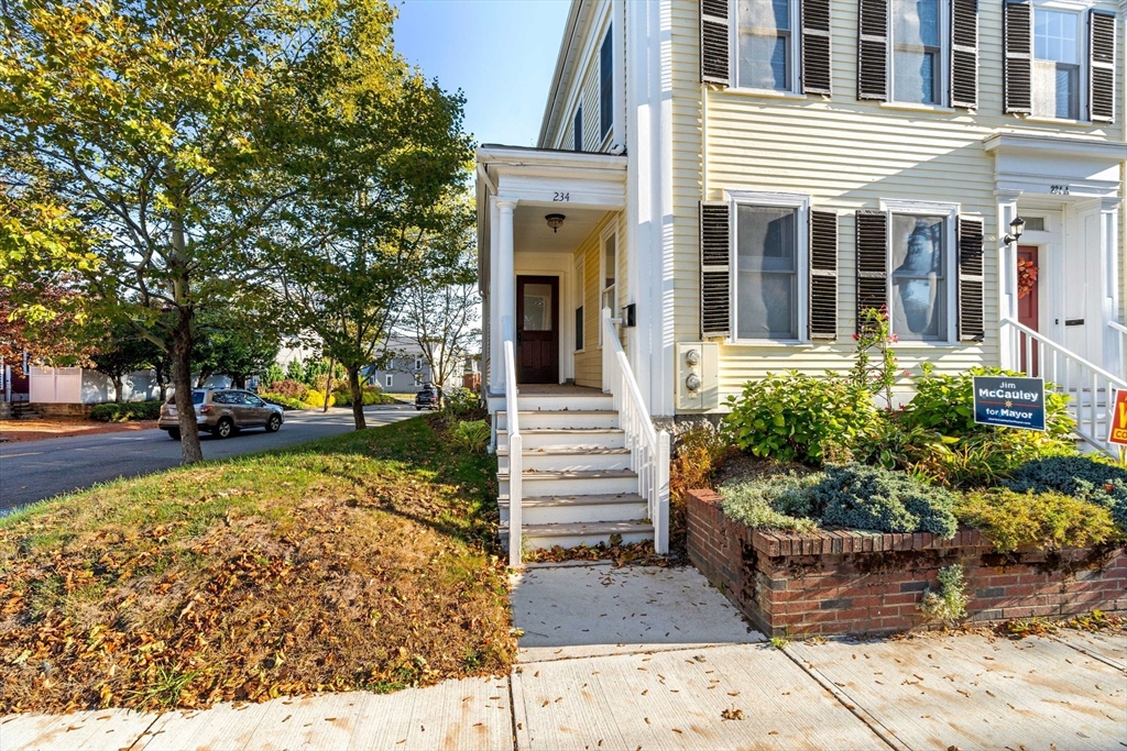 234 High St # B, Newburyport Unit: B