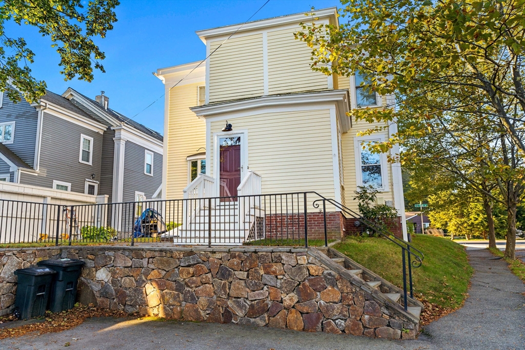 234 High St # B, Newburyport Unit: B