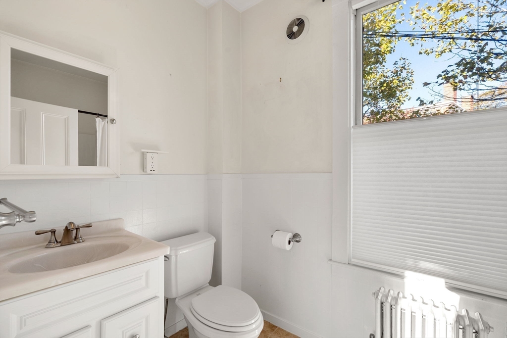 234 High St # B, Newburyport Unit: B