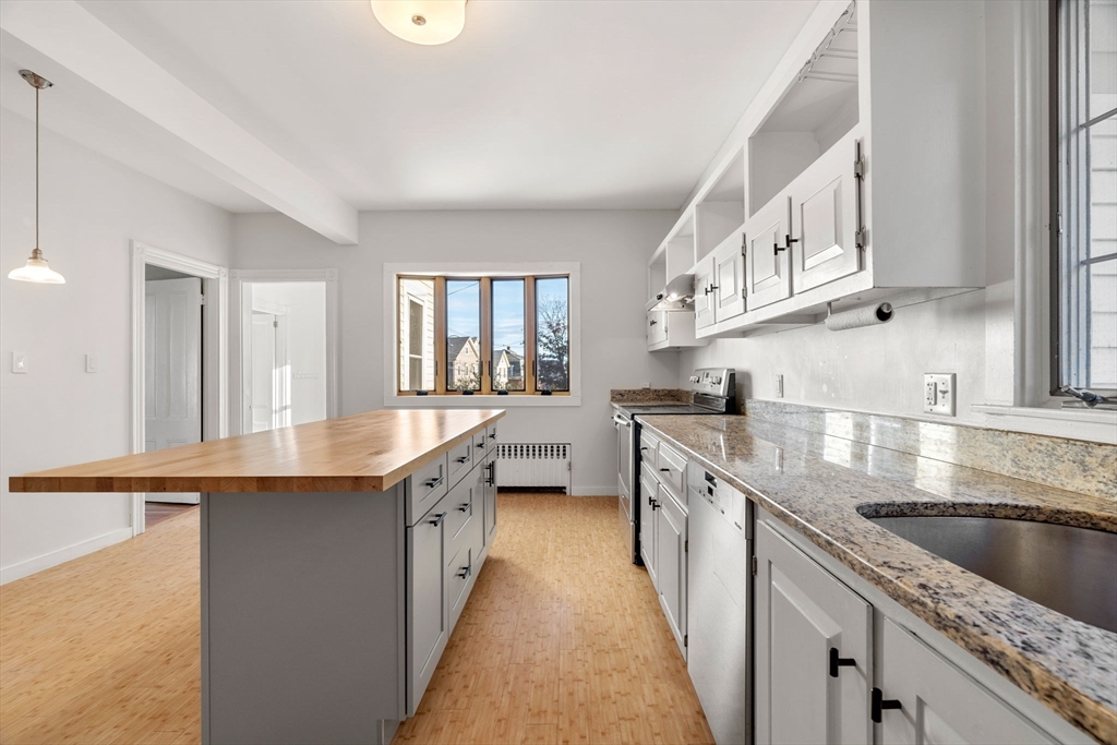 234 High St # B, Newburyport Unit: B