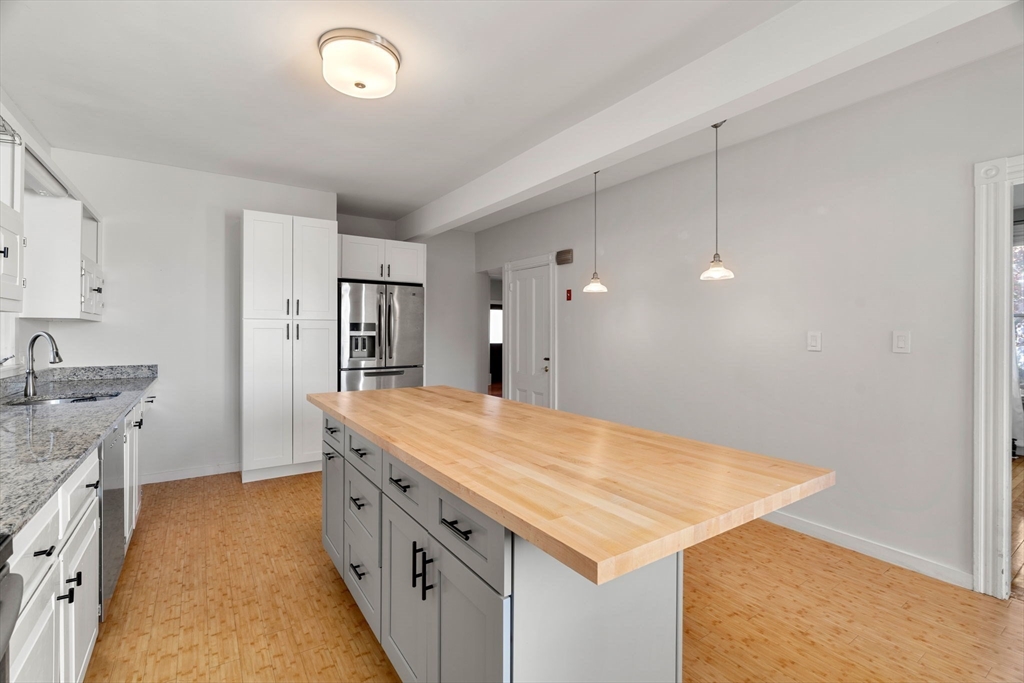 234 High St # B, Newburyport Unit: B