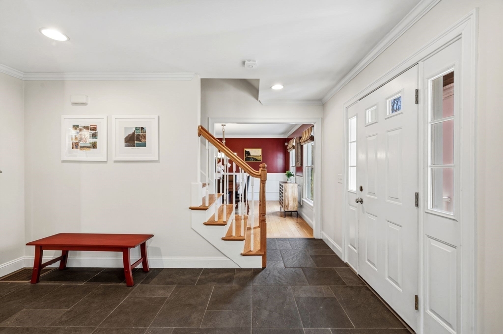 19 Crane Neck St