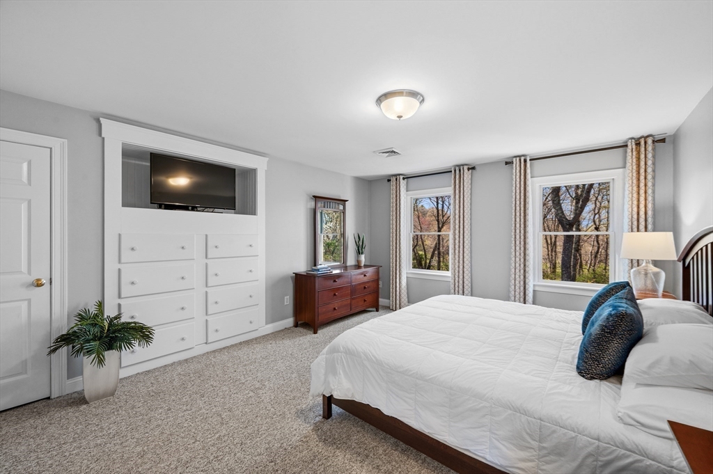19 Crane Neck St