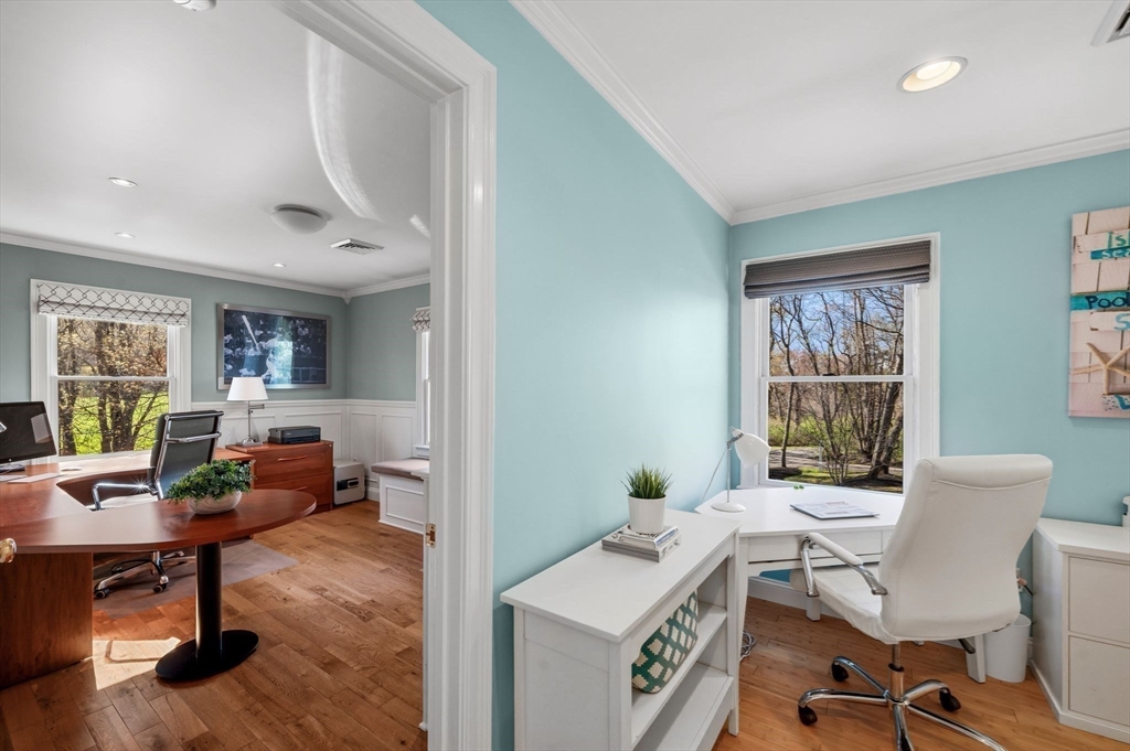 19 Crane Neck St