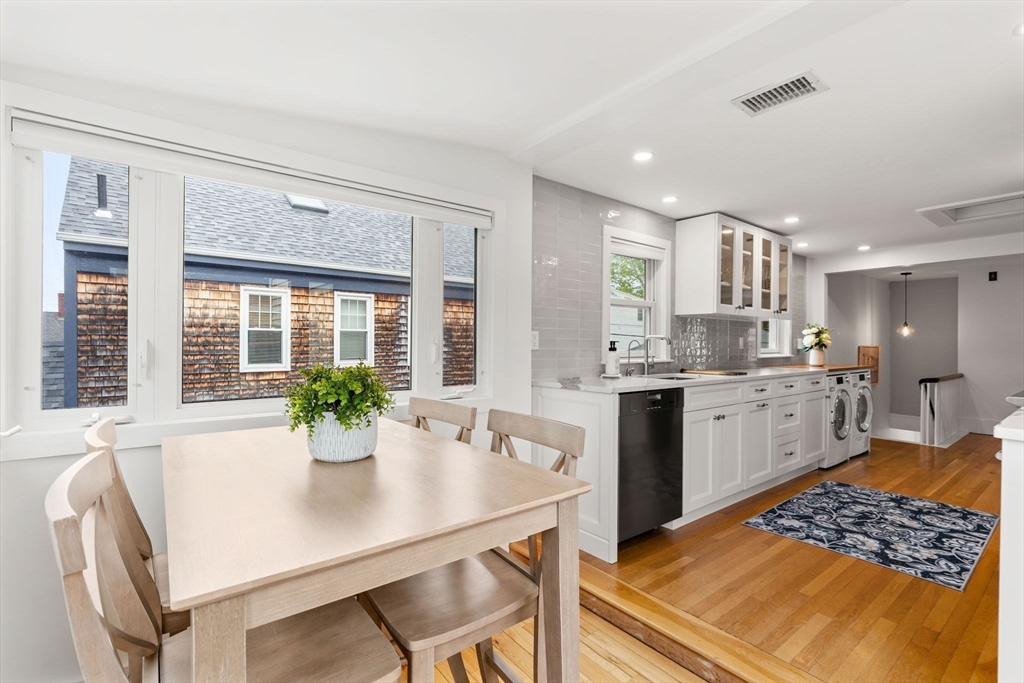 28 Dove St # 2