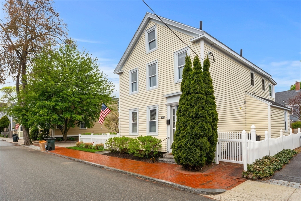 28 Dove St # 2
