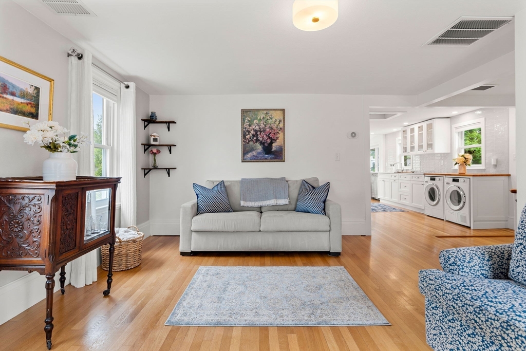 28 Dove St # 2