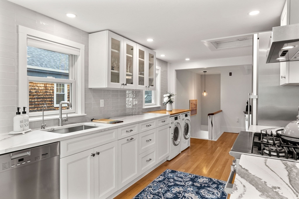 28 Dove St # 2