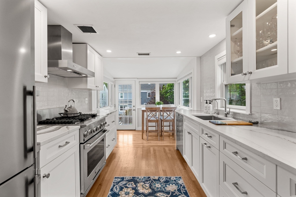 28 Dove St # 2