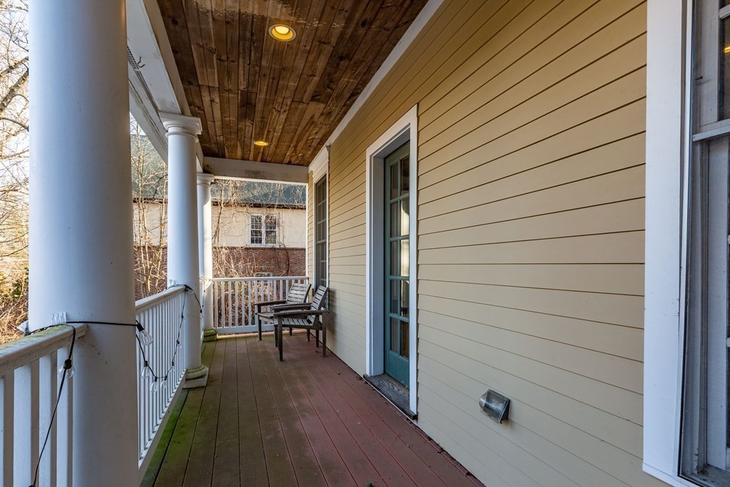 875 Main St