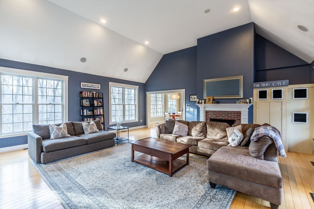 875 Main St